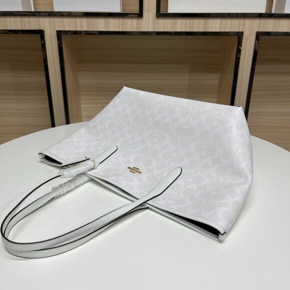 Coach City Tote Bag in Signature Canvas - Picture 6 of 10